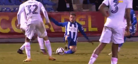 ATP总决赛第4日综述：辛纳两连胜提前晋级，谢尔顿遭逆转无缘四强